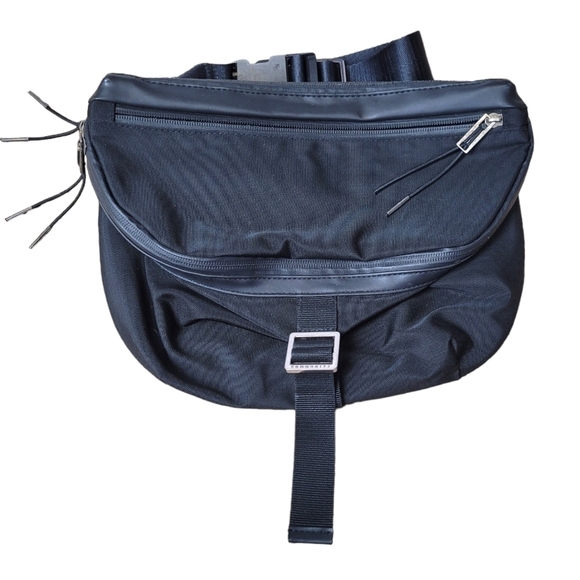 Aritzia Handbags - COMMUNITY Belt Bag
